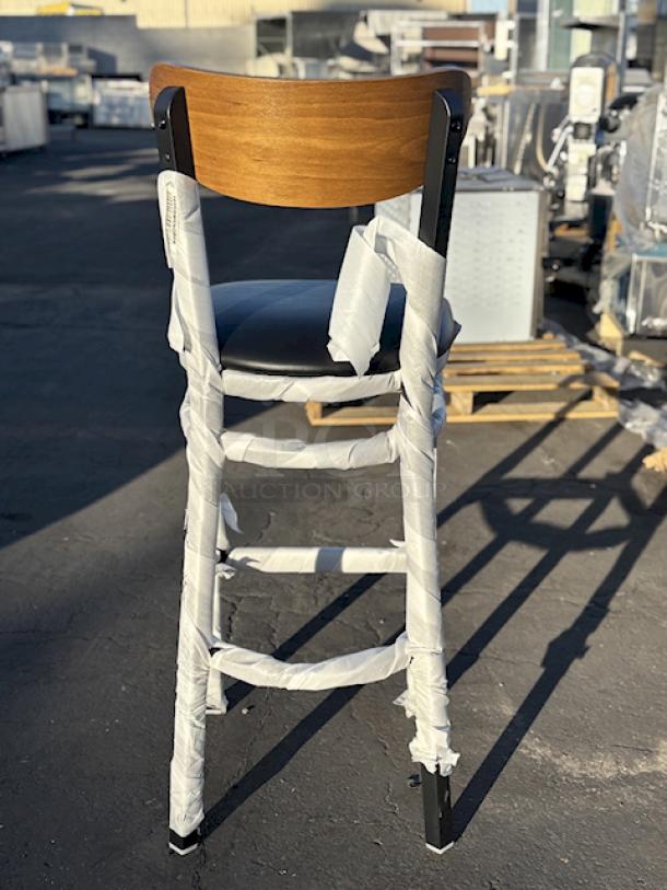 BRAND NEW! Lancaster Table & Seating 164BBMRNGBBV  Boomerang Series Black Finish Bar Stool with Black Vinyl Seat and Vintage Wood Back. 12x Your Bid 16-1/4" x 16-1/2" x 43-3/8". Seat Height: 31". Weight Capacity: 330Lb. - Image 3 of 6