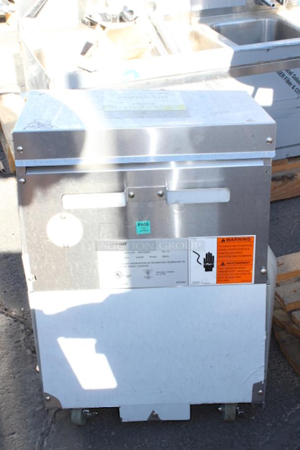 BRAND NEW SCRATCH & DENT! Frymaster PF80R 80 lb. Portable Fryer Oil Filter with Reversible Pump - 120V, 1/3 hp. 120V/60Hz/9.0Amp/1Ph SERIAL NO.- 2405YA0036 Bent on the sides. - Image 3 of 7