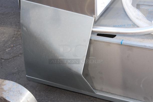 BRAND NEW SCRATCH & DENT! Frymaster PF80R 80 lb. Portable Fryer Oil Filter with Reversible Pump - 120V, 1/3 hp. 120V/60Hz/9.0Amp/1Ph SERIAL NO.- 2405YA0036 Bent on the sides. - Image 6 of 7