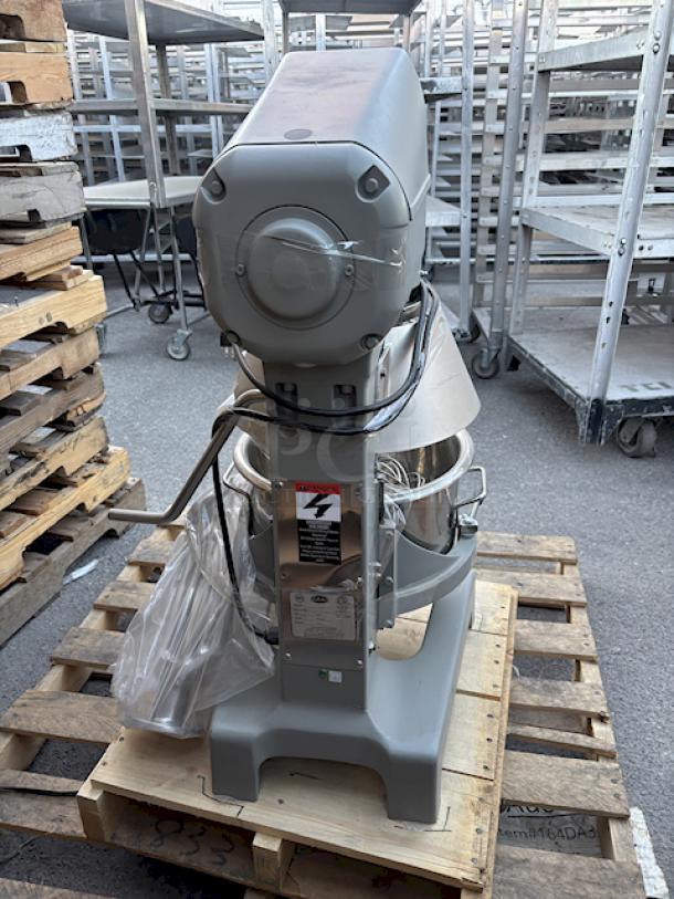 BRAND NEW SCRATCH AND DENT! Globe SP20 20 Qt. Planetary Stand Mixer with Guard & Standard Accessories - 120V, 1/2 hp. See photos........


*This unit is located at our main warehouse approximately 10mins away. The address is 3290 S. Highland Dr. Las Vegas NV 89109.* - Image 5 of 7