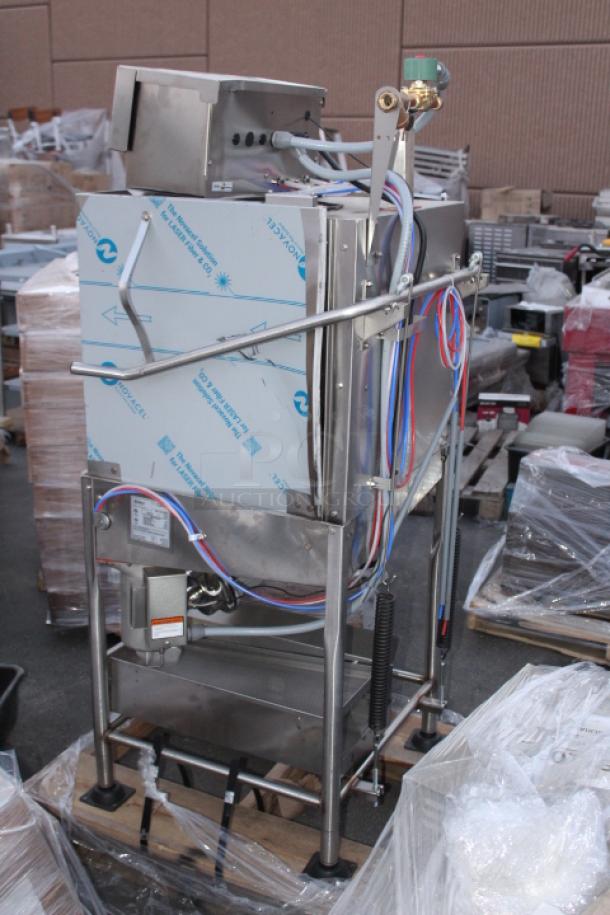 BRAND NEW SCRATCH & DENT! Noble Warewashing I-E Single Rack Low Temperature Door-Type Dish Machine - 115 Volts	12.5 Amps	1 Phase	60 Hz. S/N: 24F423907. Unit is dented. - Image 7 of 9