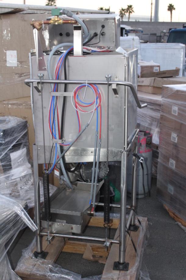 BRAND NEW SCRATCH & DENT! Noble Warewashing I-E Single Rack Low Temperature Door-Type Dish Machine - 115 Volts	12.5 Amps	1 Phase	60 Hz. S/N: 24F423907. Unit is dented. - Image 8 of 9