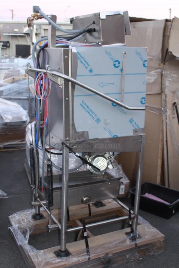 BRAND NEW SCRATCH & DENT! Noble Warewashing I-E Single Rack Low Temperature Door-Type Dish Machine - 115 Volts	12.5 Amps	1 Phase	60 Hz. S/N: 24F423907. Unit is dented. - Image 9 of 9