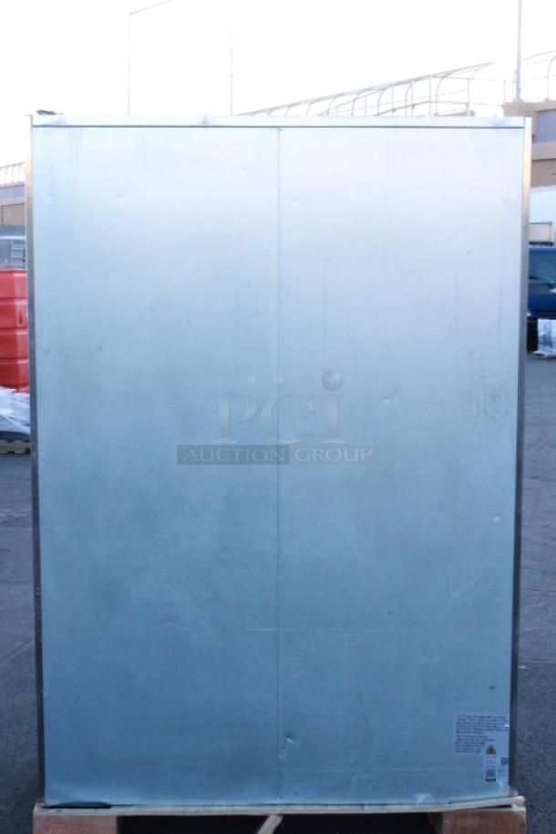 BRAND NEW SCRATCH & DENT! Avantco Z2-F-HC 54" Solid Door Stainless Steel Reach-In Freezer. S/N: 033951671 7264 2402 - Image 2 of 9