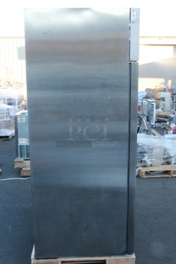 BRAND NEW SCRATCH & DENT! Avantco Z2-F-HC 54" Solid Door Stainless Steel Reach-In Freezer. S/N: 033951671 7264 2402 - Image 3 of 9