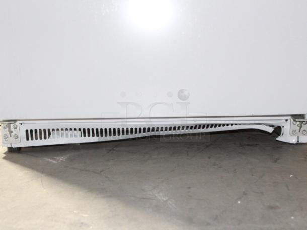 BRAND NEW SCRATCH & DENT! IN PERFECT WORKING ORDER!! Koolmore KM-FMD20WH 21 Cu. ft. Commercial Reach-in Freezer in White Manual Defrost, 115v. 27.4" x 30.1" x 74.4" 
Base and top of unit are dented. See Photos. TESTED! WORKS PERFECT!
*This unit is located at our main warehouse approximately 10mins away. The address is 3290 S. Highland Dr. Las Vegas NV 89109.* - Image 7 of 11