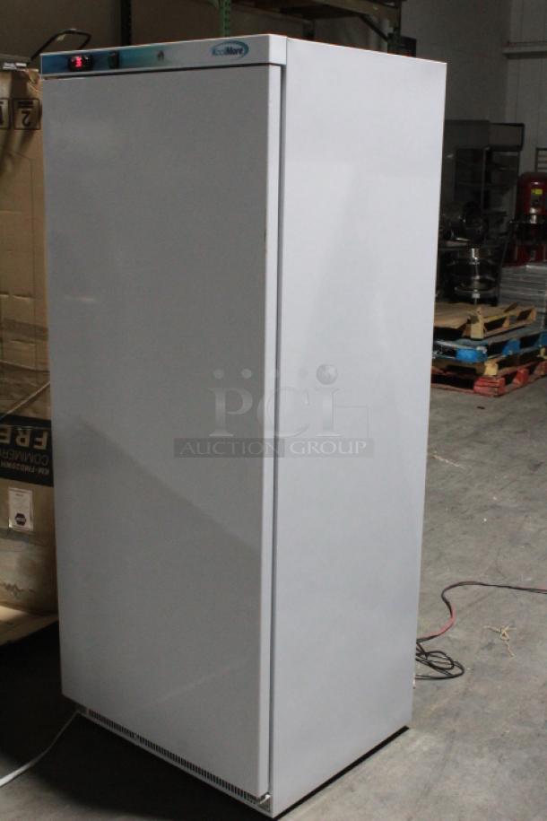BRAND NEW SCRATCH & DENT! Koolmore KM-FMD20WH 21 Cu. ft. Commercial Reach-in Freezer in White Manual Defrost, 115v. 27.4" x 30.1" x 74.4" Arrived in manufacturer packaging. TESTED!! WORKS PERFECT!!! Back of unit has a minor scratch. 

*This unit is located at our main warehouse approximately 10mins away. The address is 3290 S. Highland Dr. Las Vegas NV 89109.* - Image 4 of 11