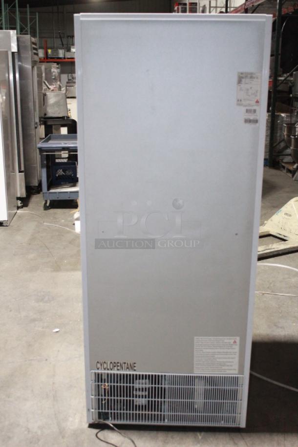 BRAND NEW SCRATCH & DENT! Koolmore KM-FMD20WH 21 Cu. ft. Commercial Reach-in Freezer in White Manual Defrost, 115v. 27.4" x 30.1" x 74.4" Arrived in manufacturer packaging. TESTED!! WORKS PERFECT!!! Back of unit has a minor scratch. 

*This unit is located at our main warehouse approximately 10mins away. The address is 3290 S. Highland Dr. Las Vegas NV 89109.* - Image 7 of 11