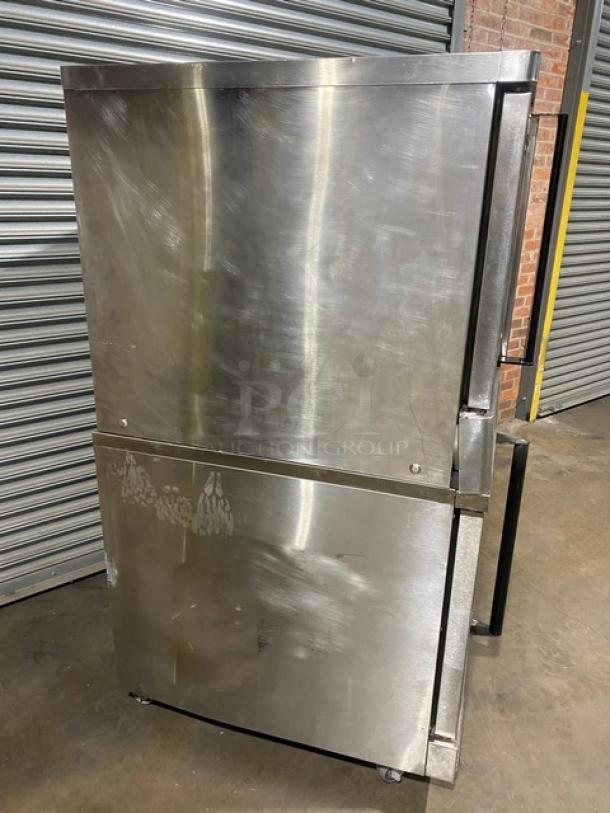 Blodgett Zephaire Series Commercial Stainless Steel Natural Gas Powered Convection Oven! Model: ZEPHAIRE-200-G-ES SN: 072015CH029T! Double Stacked! With Garland Master 200 Series Commercial Stainless Steel Natural Gas Powered Convection Oven! With Wire Oven Racks! On Casters! 2X Your Bid Make One Unit! - Image 4 of 13