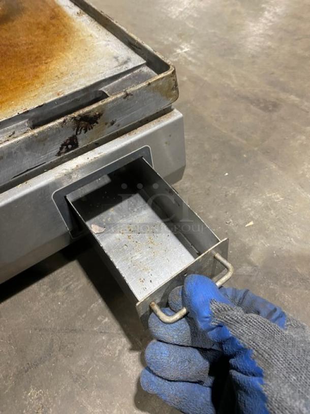 Star Pro-Max 2.0 Series Commercial Stainless Steel Electric Powered Countertop Sandwich/Panini Press Grill! WIth Smooth Aluminum Plates! Model: PST14 SN: PST140515A0003! 240V 1 Phase! On Legs! - Image 6 of 9