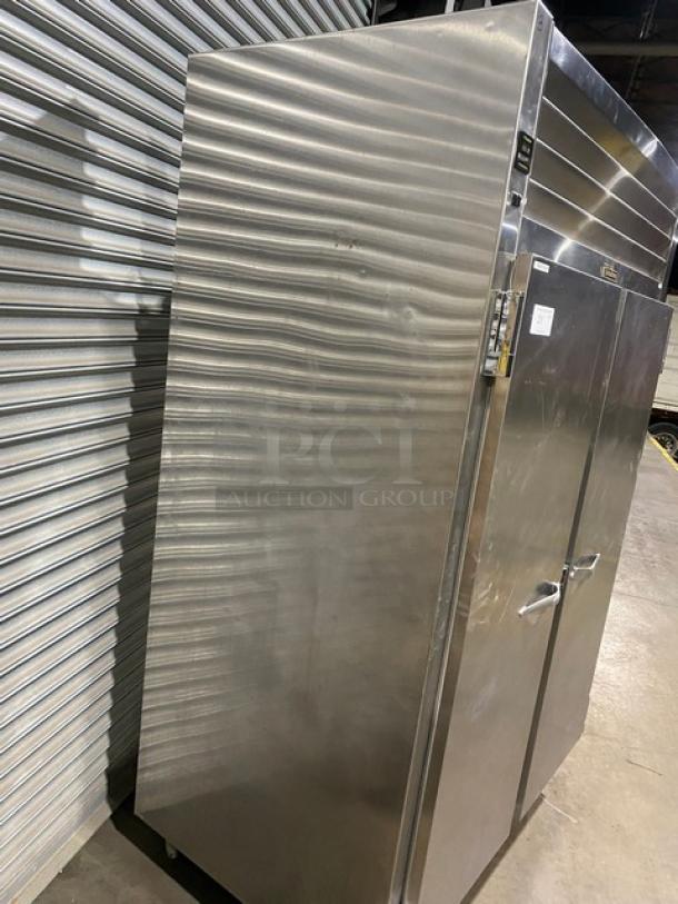 Traulsen Commercial Stainless Steel Solid 2 Door Reach In Refrigerator! With Poly Coated Wire Racks! Model: SG20010 SN: T955290A98! 115V 1 Phase! On Legs! - Image 4 of 11