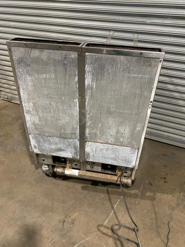 Pitco Commercial Stainless Steel Natural Gas Powered Double Bay Deep Fat Fryer! With Back Splash & Fryer Basket Hangers! With Frying Baskets! Model: SGH50 SN: G09CB007174! 115V! On Casters! - Image 3 of 11