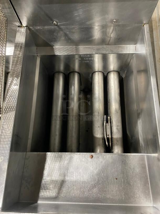 Pitco Commercial Stainless Steel Natural Gas Powered Double Bay Deep Fat Fryer! With Back Splash & Fryer Basket Hangers! With Frying Baskets! Model: SGH50 SN: G09CB007174! 115V! On Casters! - Image 7 of 11