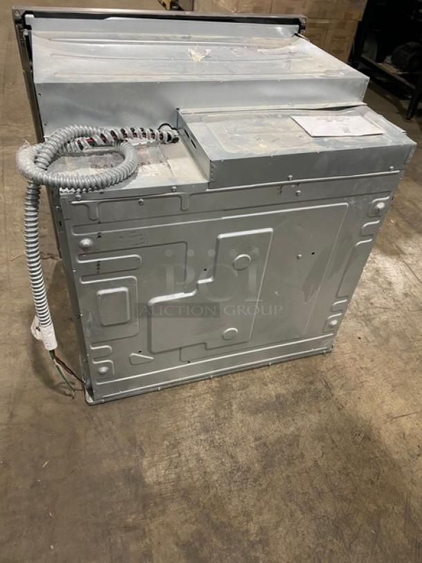 Samsung! 2023! Commercial Stainless Steel Electric Powered Smart Single Wall Mounted Dual Convection Multi-Cook Oven! With Flex Duo Technology & Removable Divider! With Thermostatic Controls! With Gliding Oven Rack! With Wi-fi Connectivity! Model: NV51K7770SS SN: 0E907DCW100042E! 120/240V! - Image 3 of 10