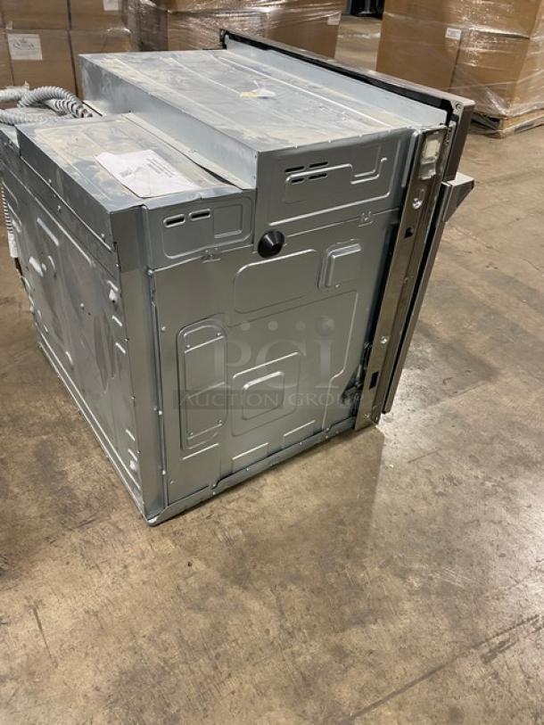 Samsung! 2023! Commercial Stainless Steel Electric Powered Smart Single Wall Mounted Dual Convection Multi-Cook Oven! With Flex Duo Technology & Removable Divider! With Thermostatic Controls! With Gliding Oven Rack! With Wi-fi Connectivity! Model: NV51K7770SS SN: 0E907DCW100042E! 120/240V! - Image 4 of 10