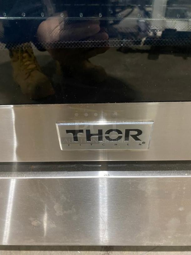 Thor Kitchen Commercial Stainless Steel Dual Fuel Powered 6 Burner Range! With Electric Powered Convectional Oven! With Brilliant Blue Porcelain Interior! With Luxglide Telescopic Racks! Model: HRD3606UV2 SN: HRD3606U2203839! 240V! - Image 9 of 10