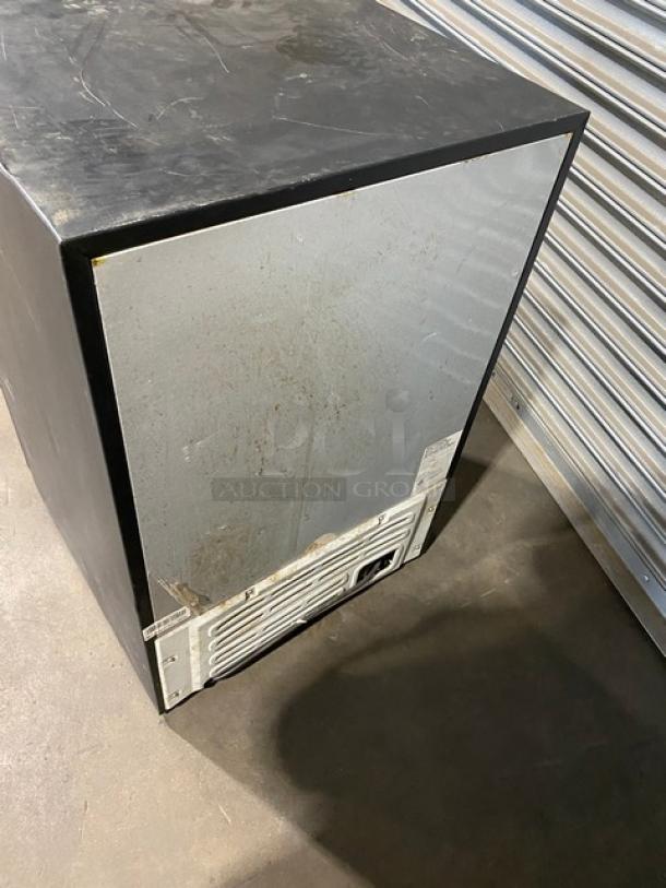 Frigidaire Commercial Free-Standing Single Glass Door 38-Bottle Wine Cooler! With Dual Temperature Zones! Model: FFWC38F6LS SN: KA2518569! 115V! - Image 3 of 9