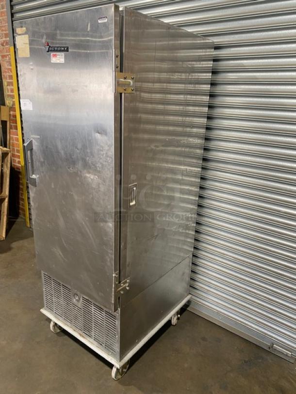 Victory Commercial Stainless Steel Solid Single Door Air Curtain Refrigerator! With Built In Pan Holding Racks! With Rear Mounted Push Bar Handle & Rubber Bumpers! Model: ACRS-1D-S7-STS SN: E0055797! 115V 1 Phase! On Casters! - Image 2 of 10