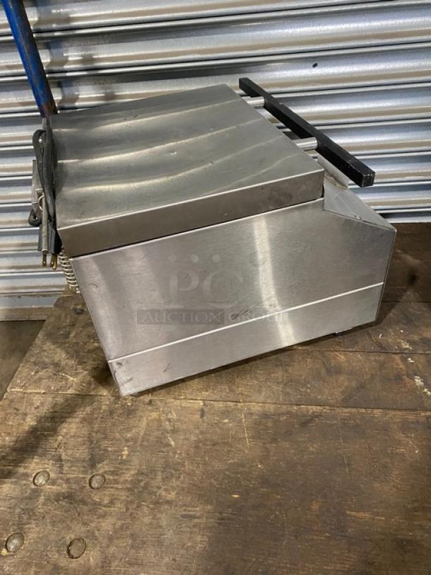 EmberGlo Commercial Stainless Steel Electric Powered Countertop Tap Water Steamer! Model: ES5TS18 SN: 041637! 120V 1 Phase! On Legs! - Image 4 of 11