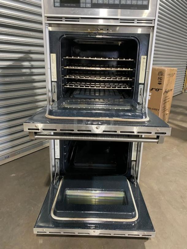 Viking Range Commercial Stainless Steel Natural Gas/LP Powered Double Wall Oven! With Wire Oven Racks! Model: VGD0271SS SN: 9901227121! 120V! - Image 5 of 12