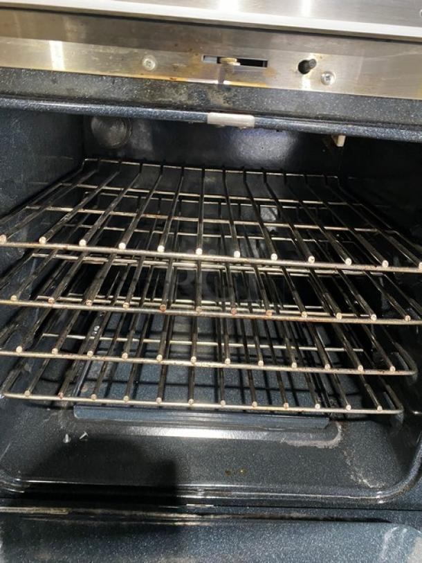 Viking Range Commercial Stainless Steel Natural Gas/LP Powered Double Wall Oven! With Wire Oven Racks! Model: VGD0271SS SN: 9901227121! 120V! - Image 6 of 12