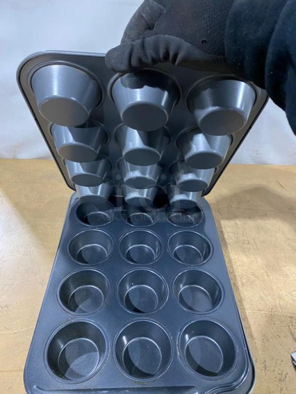 Commercial 12-Count Mixed Muffin/Cupcake Pans! With Single Baking Pan! 4X Your Bid! - Image 4 of 9