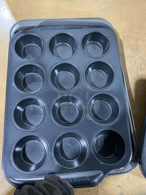 Commercial 12-Count Mixed Muffin/Cupcake Pans! With Single Baking Pan! 4X Your Bid! - Image 9 of 9