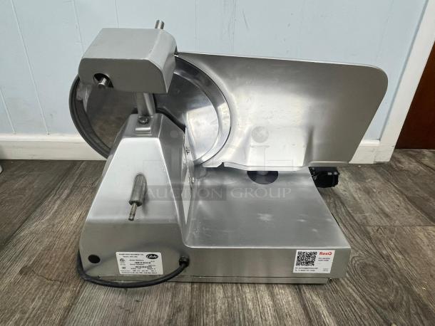 Globe Chefmate C12 12" Manual Gravity Feed Slicer - 1/3 hp - Image 3 of 4