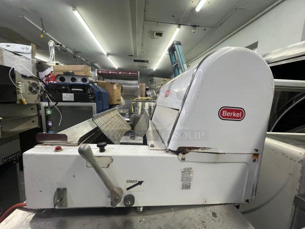 Berkel MB1/2 Bread Slicer, 1/2" Slice Thickness, White, 115v - Image 3 of 6