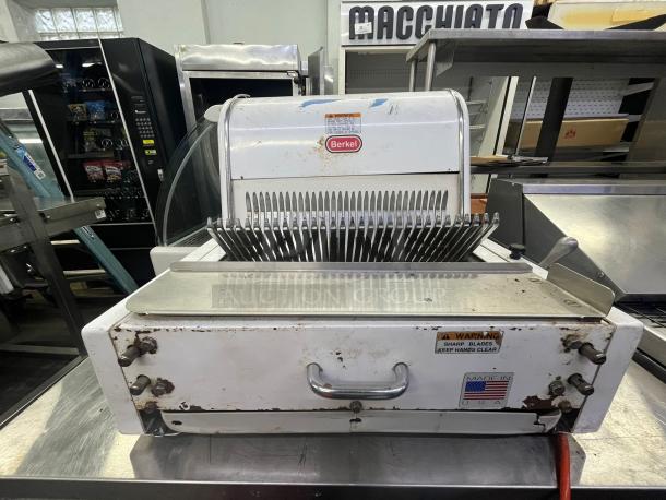 Berkel MB1/2 Bread Slicer, 1/2" Slice Thickness, White, 115v - Image 5 of 6