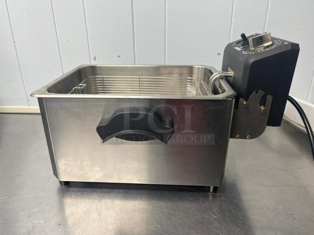 Dukers - DCF15E, 15lb One Basket Electric Countertop Deep Fryer - Image 5 of 6