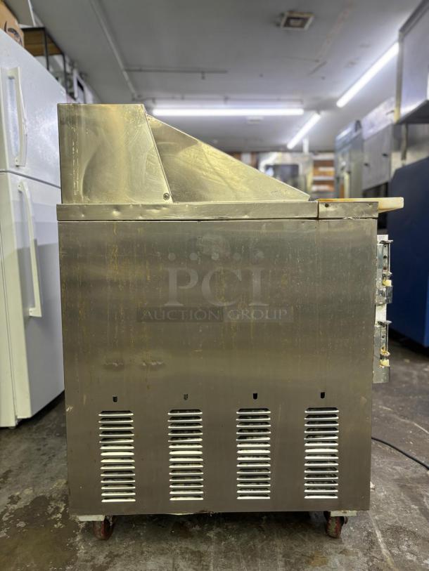 Leader LM48 - 48" Refrigerated Sandwich / Salad Prep Table - Image 4 of 6