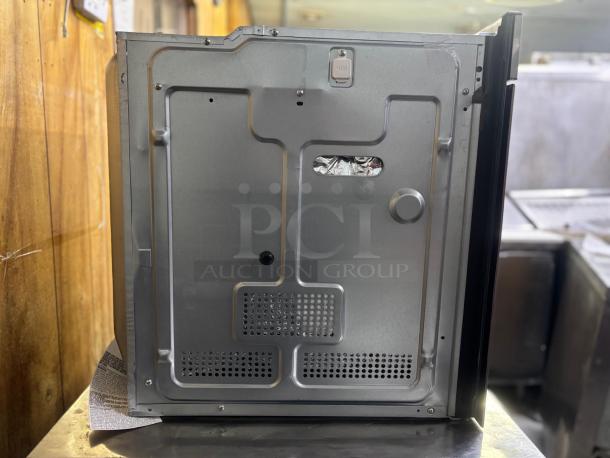 Single Electric Wall Oven with Convection and Wi-Fi in Stainless Steel (24" 3.1 cu. ft.) - Image 6 of 6