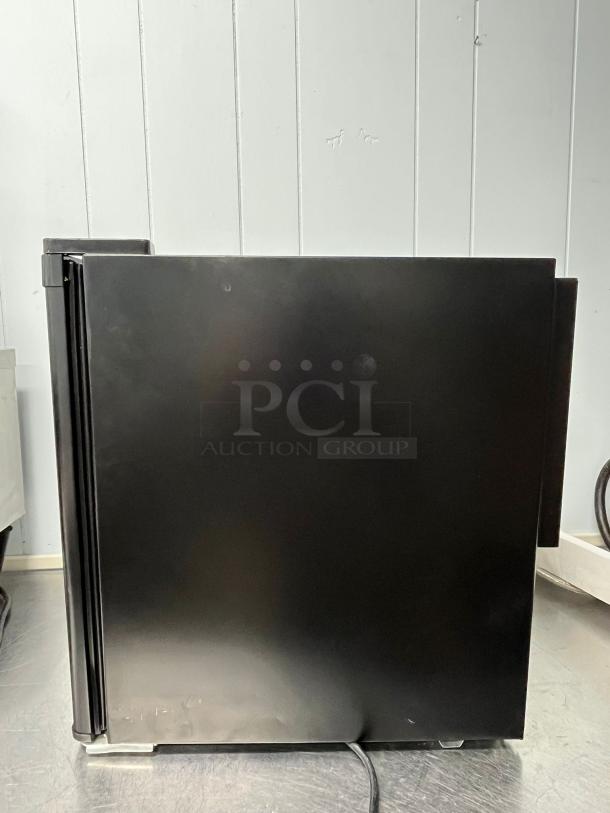 SmartFridge, Mini Fridge, Black, 110V - Image 6 of 7