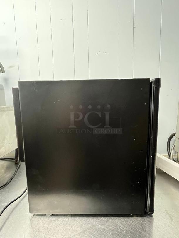 SmartFridge, Mini Fridge, Black, 110V - Image 7 of 7