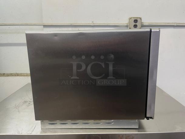 Midea Commercial Microwave 1034N0A 1000 Watt Medium Duty 1.2 cuft - Image 2 of 7