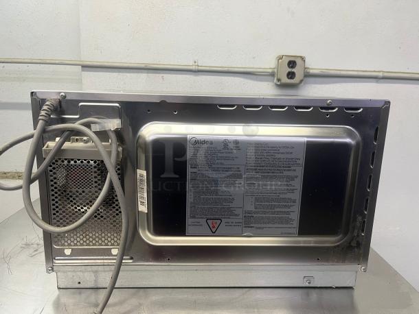 Midea Commercial Microwave 1034N0A 1000 Watt Medium Duty 1.2 cuft - Image 4 of 7