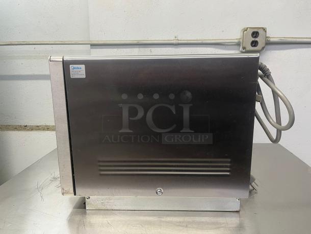 Midea Commercial Microwave 1034N0A 1000 Watt Medium Duty 1.2 cuft - Image 7 of 7
