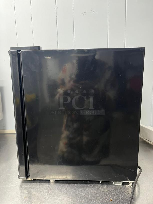 WOW!! Magic Chef Compact Refrigerator with Single Door Color in Black - Image 2 of 6