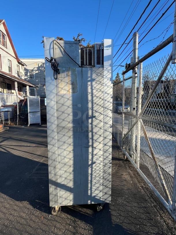 Traulsen G10000 29 7/8" One Section Reach In Refrigerator, (2) Right Hinge Solid Doors, 115v - Image 6 of 7