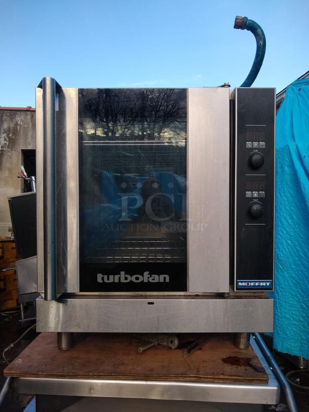GREAT Moffat Turbofan® Single Full Size Electric Convection Oven - 5.6 kW, 208v/1ph - Image 1 of 4