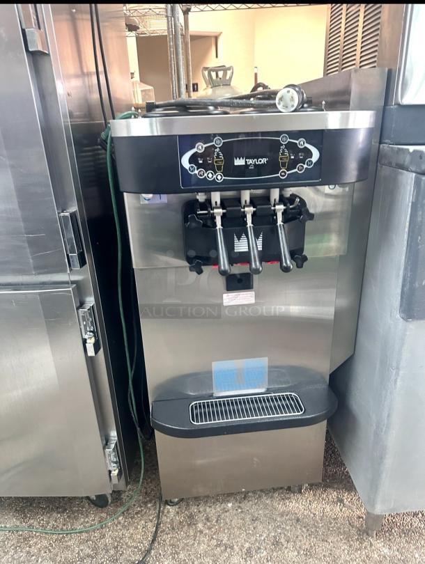 Late Model Taylor C723-27 Commercial Ice Cream Machine 220Volt Tested and Working! - Image 4 of 12