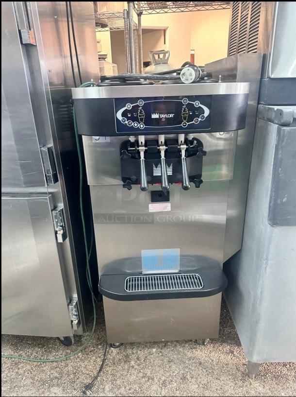 Late Model Taylor C723-27 Commercial Ice Cream Machine 220Volt Tested and Working! - Image 5 of 12