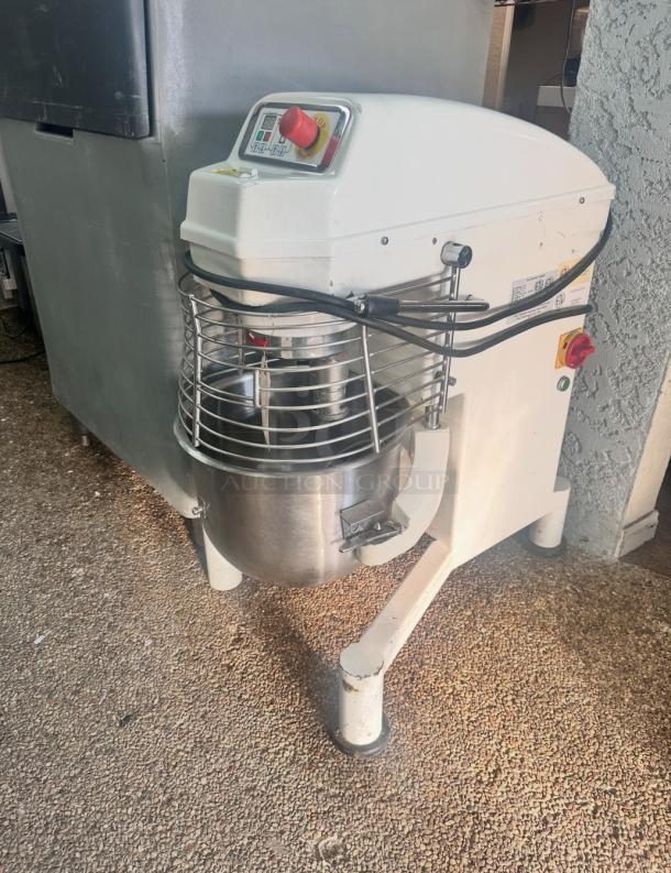 Late Model ABS Commercial 20 QT Mixer 115Volt Tested and Working - Image 1 of 7