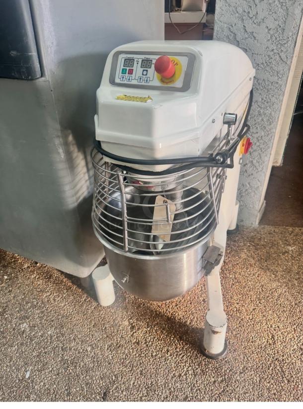 Late Model ABS Commercial 20 QT Mixer 115Volt Tested and Working - Image 3 of 7