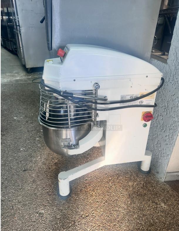 Late Model ABS Commercial 20 QT Mixer 115Volt Tested and Working - Image 6 of 7