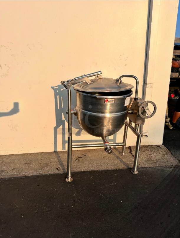 Late Model  Legion TWU-40 45 Gallon Tilting Direct Steam Kettle Tested and Working! - Image 5 of 9