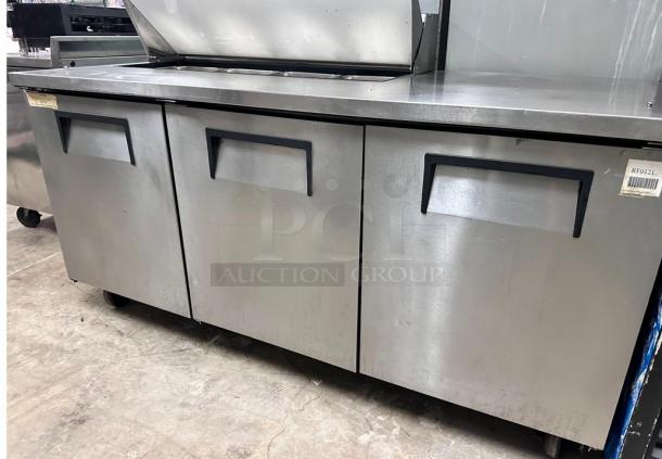 Nice True TSSU-72-12-HC 72" TSSU Series Sandwich/Salad Prep Table w/ Refrigerated Base, 115v Tested and Working! - Image 6 of 8