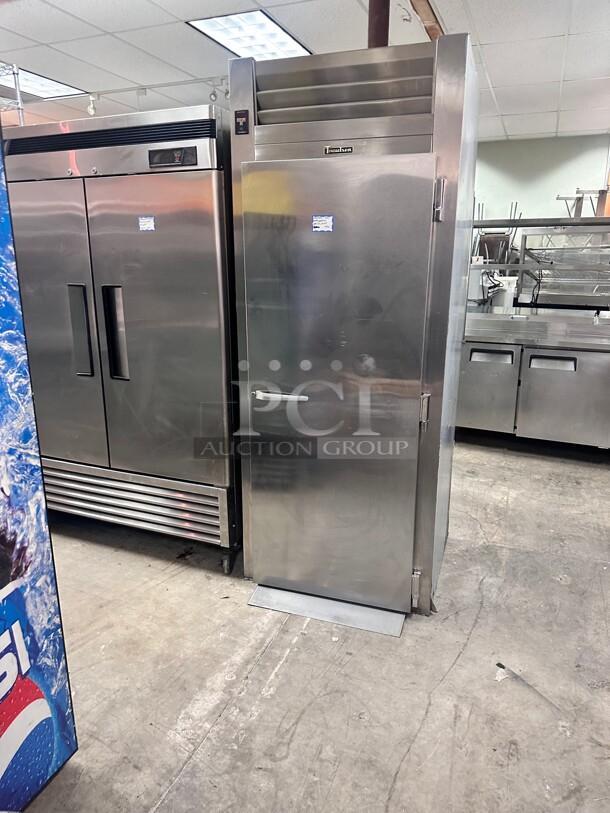 Excellent Traulsen 36" Solid Door Roll-In Refrigerator 115 Volt Tested and Working! - Image 4 of 5