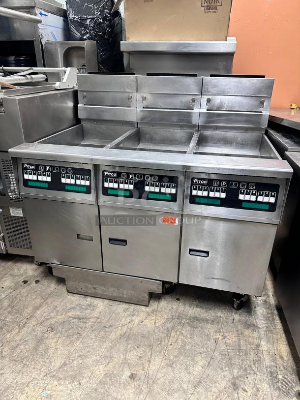 Excellent Pitco SG14 Gas Fryer - (3) 50 lb Each With Filtration System Tested and Working! - Image 2 of 11